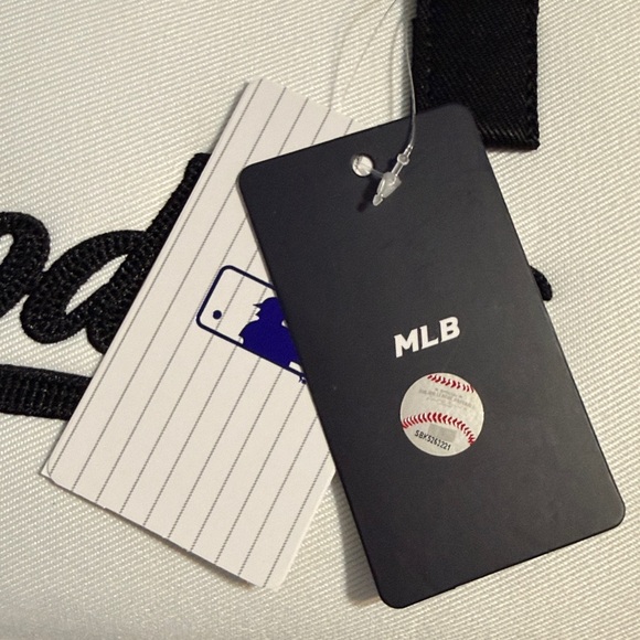 🆕 Los Angeles Dodgers Black & White MLB Korea Brand Hand Bag - Picture 6 of 6